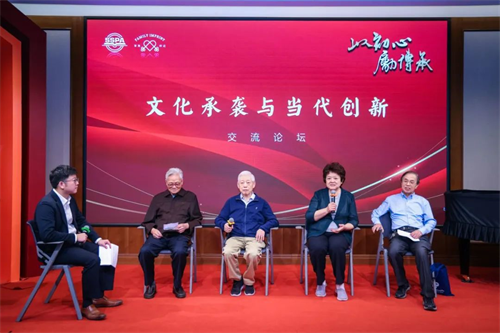 《以初心 励传承——上海市老教授协会领导访谈录》发布1.png