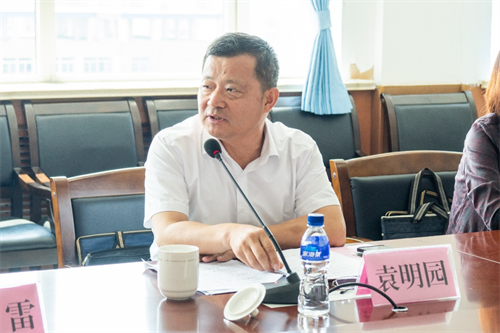 共襄家庭教育科研大计——中国老教授协会编审委员会专家出席烟台职业学院家庭教育座谈会8_副本.png