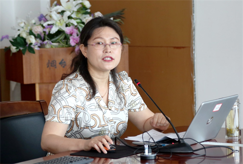 共襄家庭教育科研大计——中国老教授协会编审委员会专家出席烟台职业学院家庭教育座谈会3_副本.png