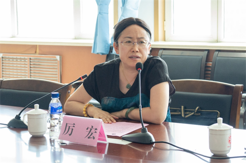 共襄家庭教育科研大计——中国老教授协会编审委员会专家出席烟台职业学院家庭教育座谈会11_副本.png