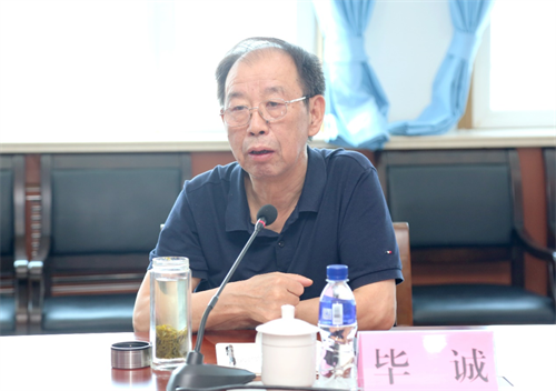 共襄家庭教育科研大计——中国老教授协会编审委员会专家出席烟台职业学院家庭教育座谈会4_副本.png